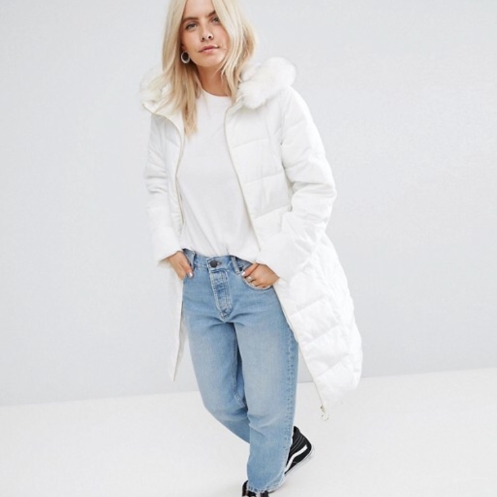 White long puffer coat size 4 FAUX FUR HOOD LINER